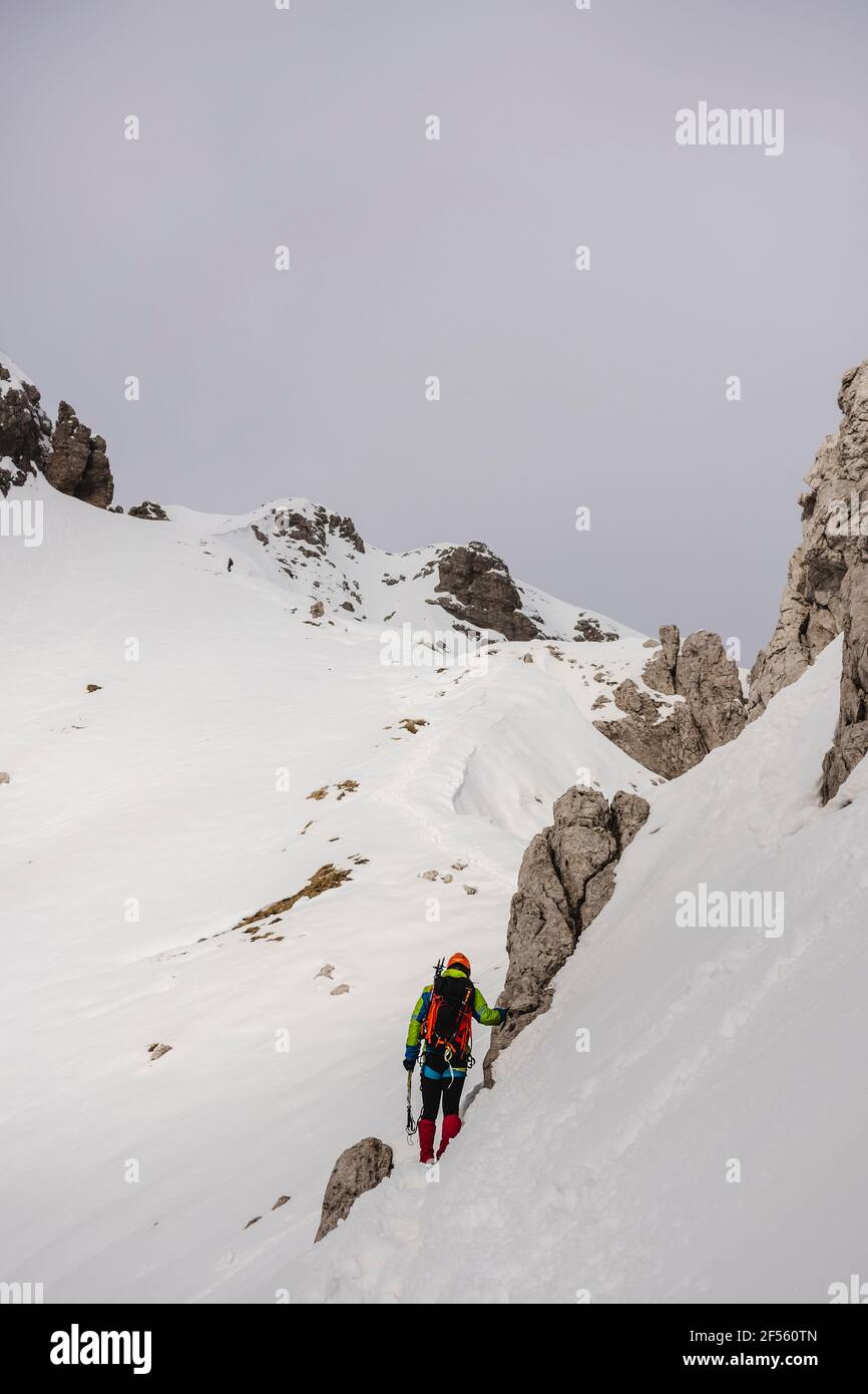Mature hiker standing rock hi res stock photography and images Alamy