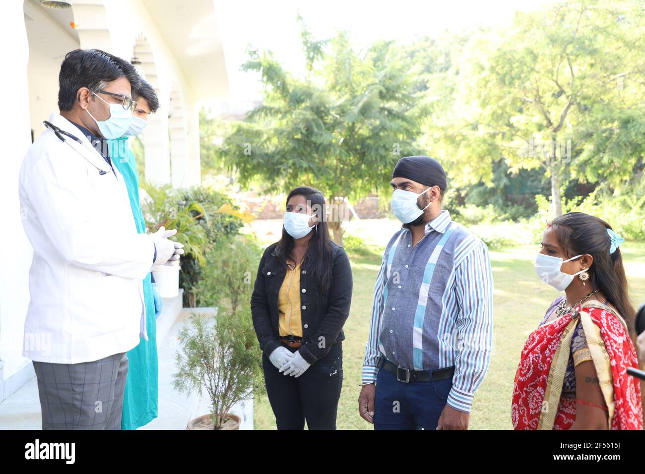Two doctors speaking in hi-res stock photography and images - Alamy