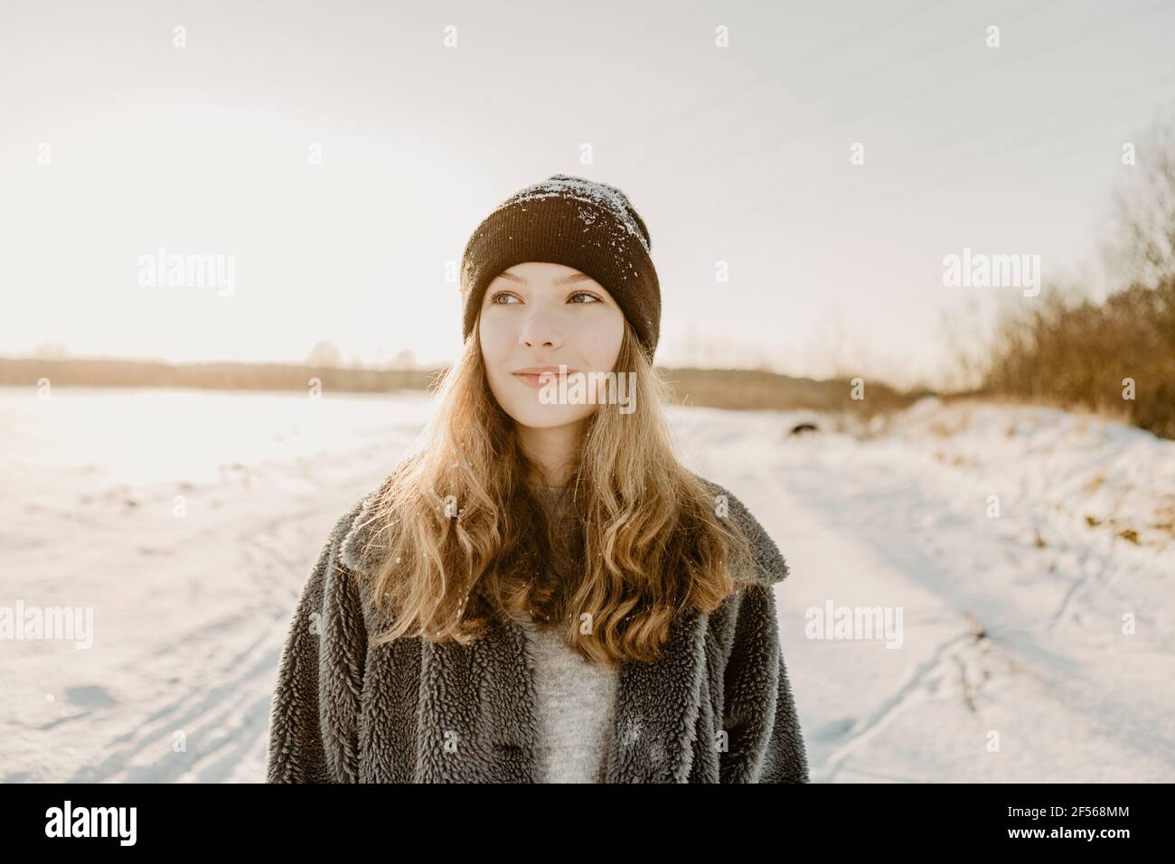 Beautiful teenage girl hi-res stock photography and images - Alamy