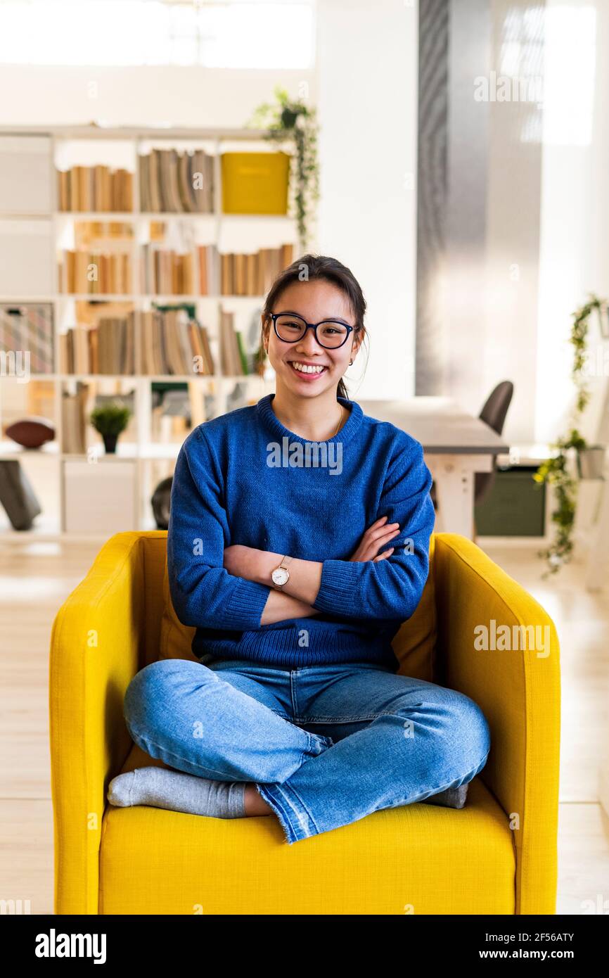 Chinese woman crossed arms hi-res stock photography and images - Alamy
