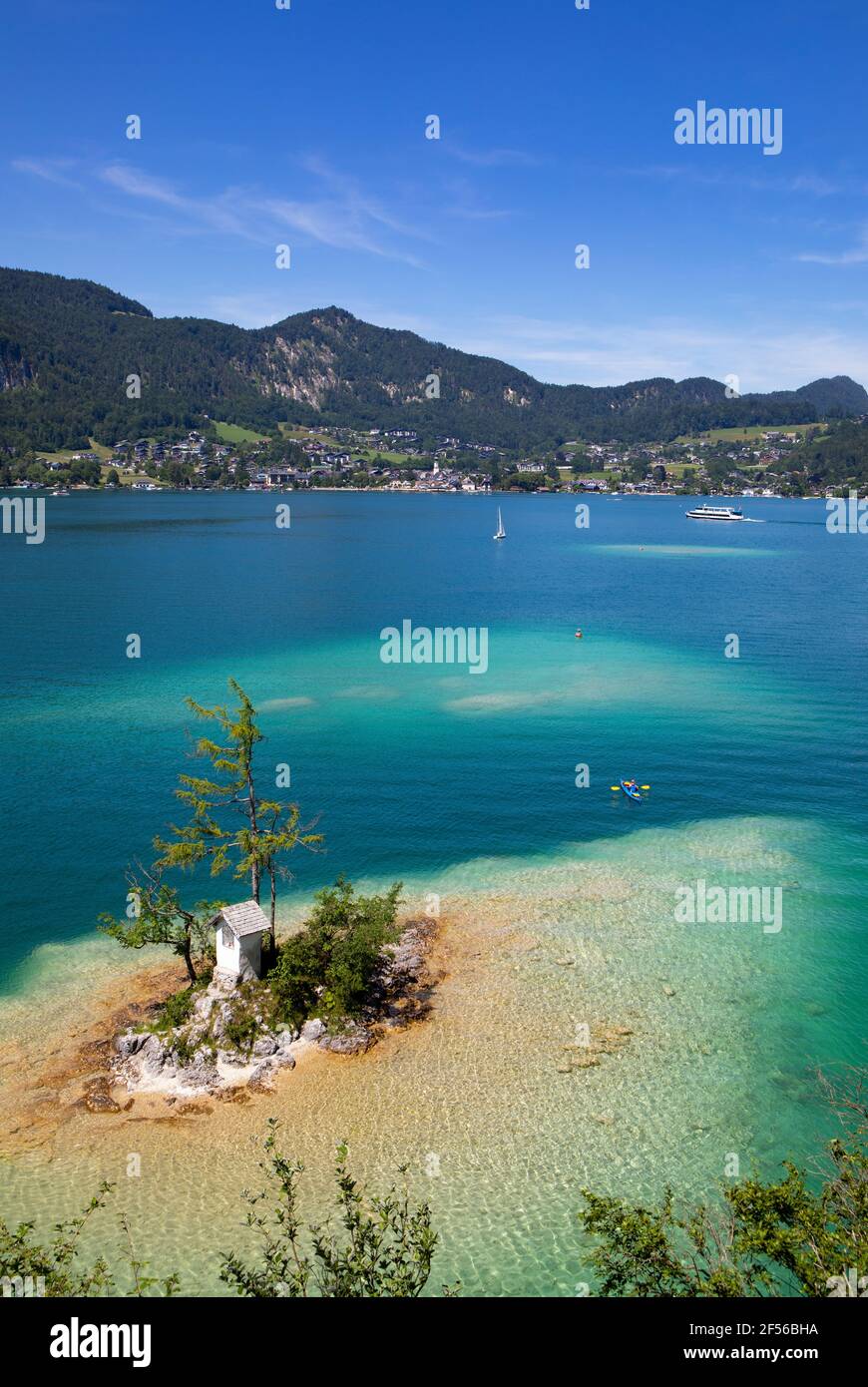 Austria, Salzburg, Sankt Gilgen, Metzgerinsel shrine and Lake Wolfgang seen from Ochsenkreuz in summer Stock Photo
