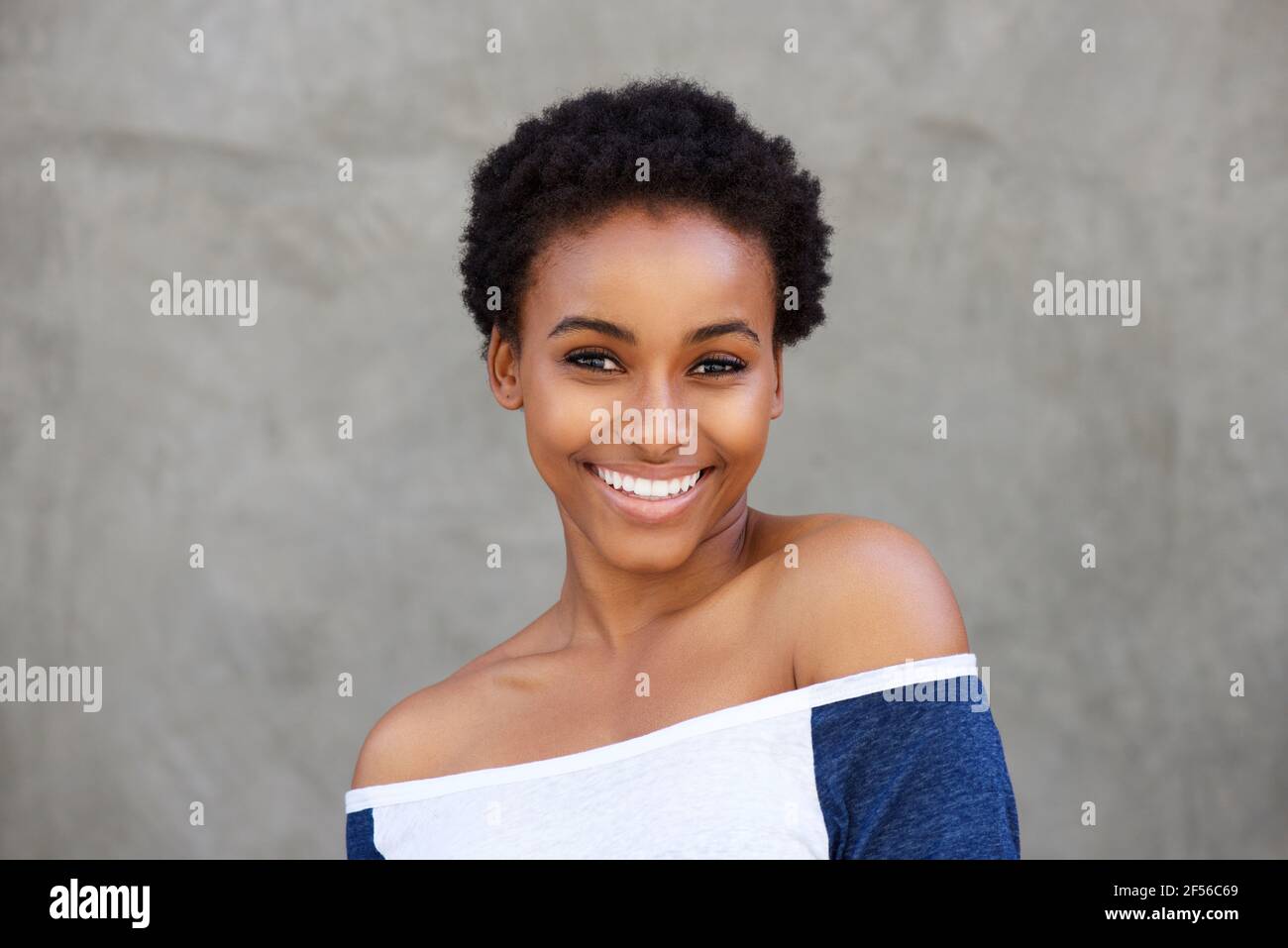 Close up portrait of smiling young modern black woman Stock Photo - Alamy