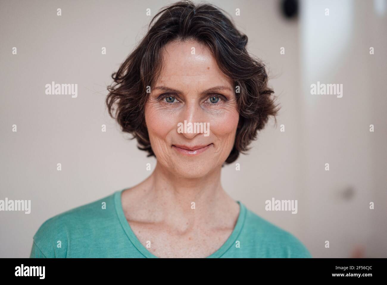 Smiling mature woman home hi-res stock photography and images - Alamy