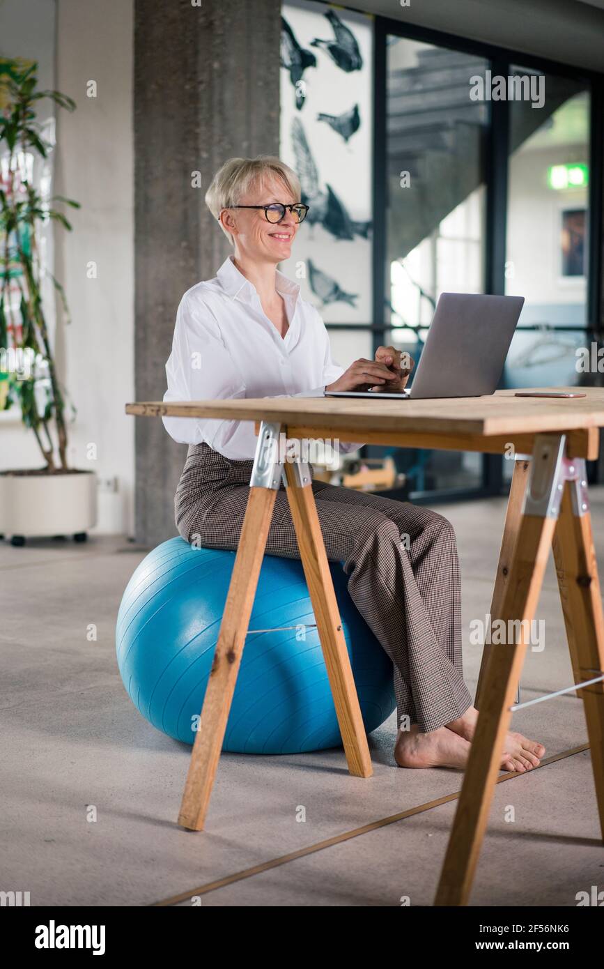 Exercise while sitting online at work