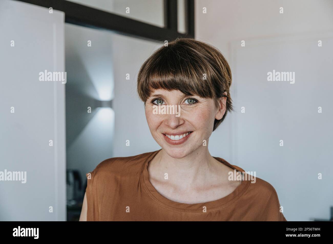 Beautiful woman at home hi-res stock photography and images - Alamy