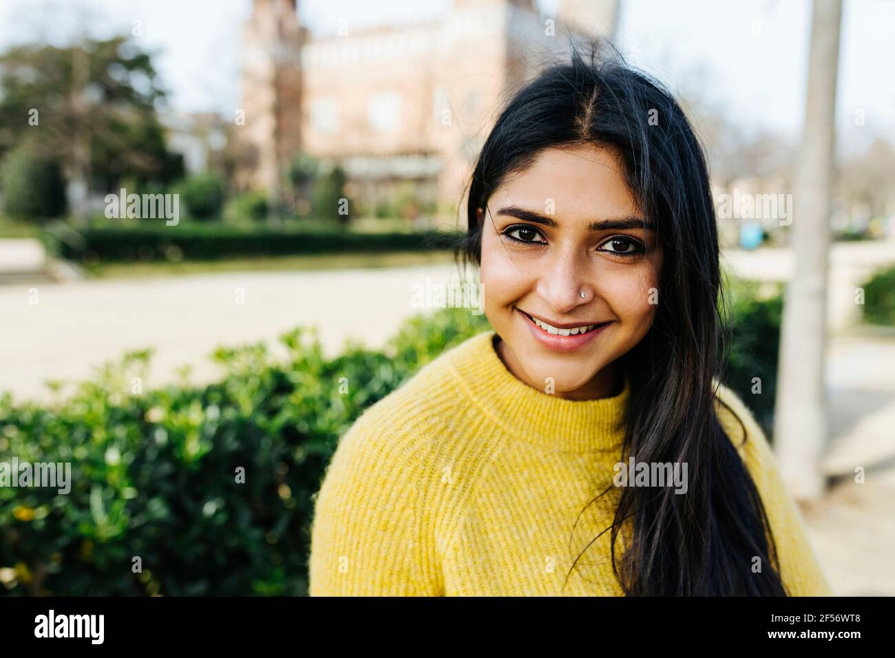 Indian woman portrait park hi-res stock photography and images - Alamy