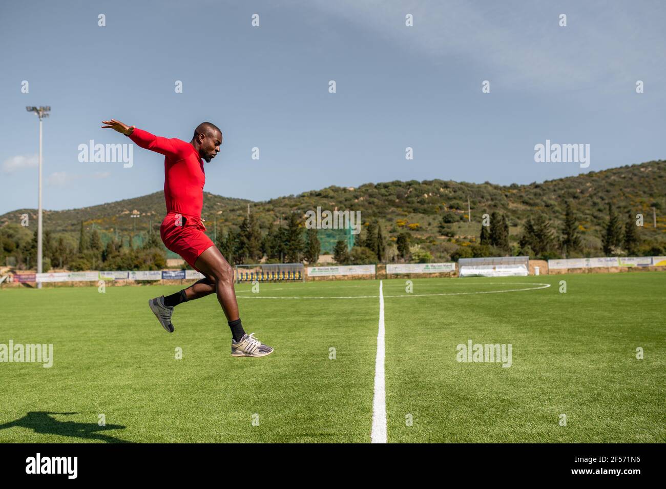 Black sportsman hi-res stock photography and images - Alamy