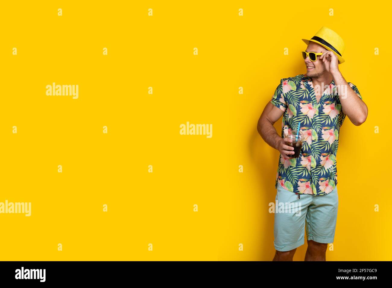 Unshaven man in yellow hi-res stock photography and images - Alamy
