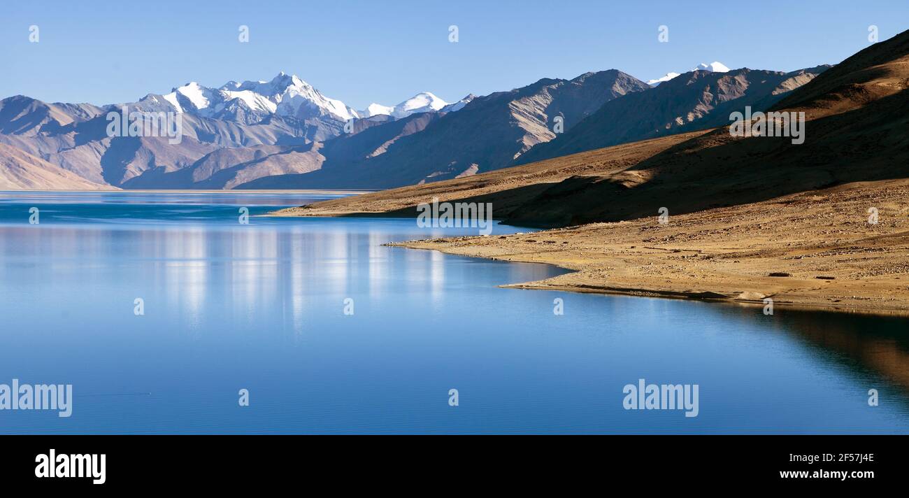 View of Tso Moriri Lake with Great Himalayan Range, Rupshu valley, Ladakh, Jammu and Kashmir, India Stock Photo