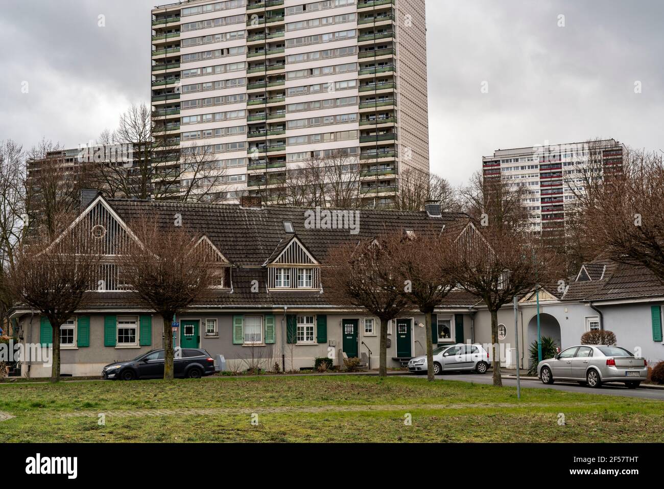 Duisburg-Hochheide, large housing estate Wohnpark Hochheide, 6 20-storey high-rise buildings with over 1440 flats, from the 1970s, one high-rise build Stock Photo