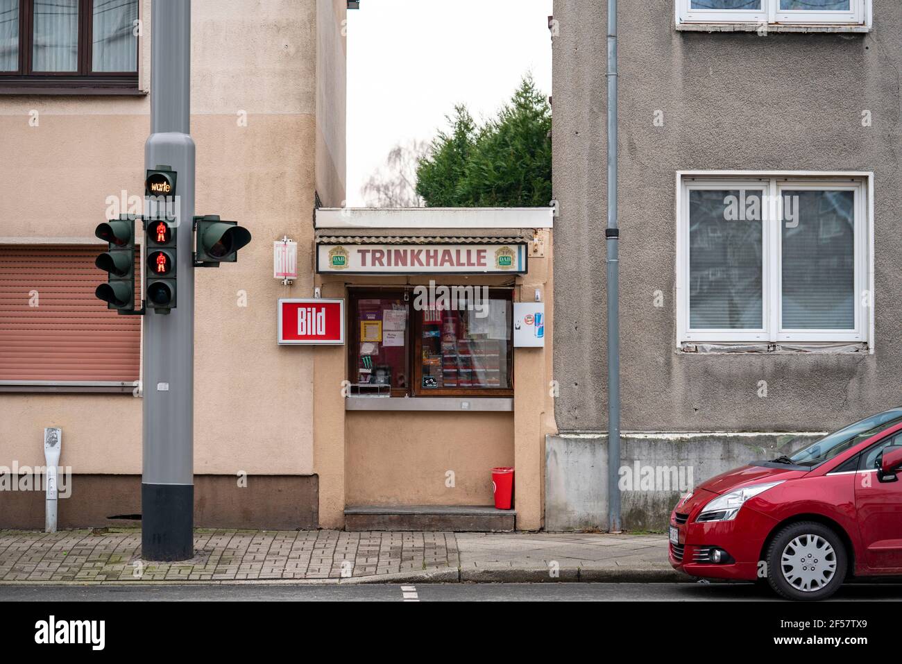 Shop, kiosk, very small, narrow between two residential buildings, in Wattenscheid, on Wattenscheider Hellweg, Bochum, NRW, Germany, Stock Photo