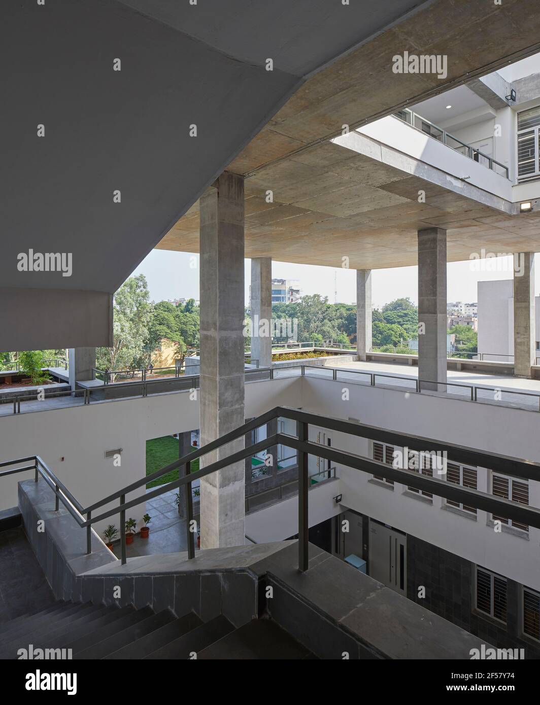 Open atrium. Vijayawada School of Planning And Architecture, Vijayawada, India. Architect: MO-OF/ Mobile Offices, 2018. Stock Photo