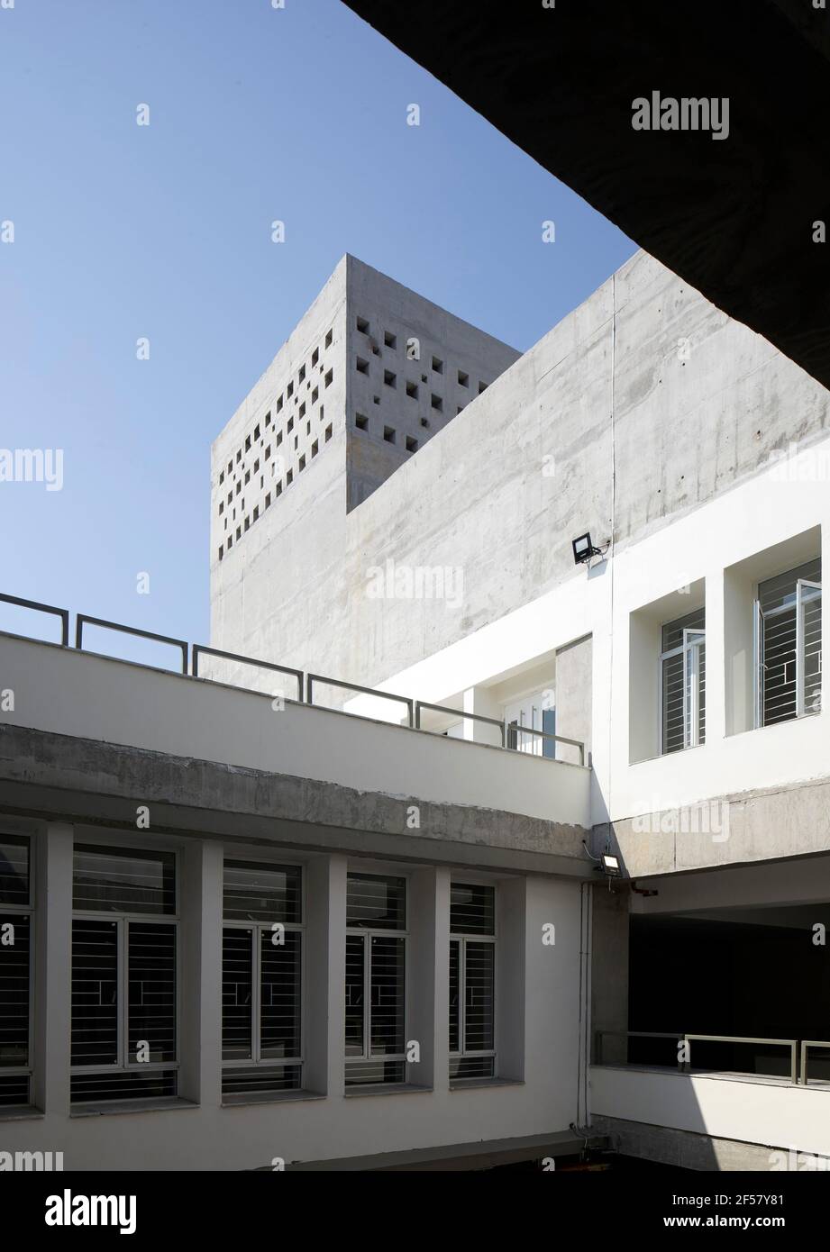 Open terrace. Vijayawada School of Planning And Architecture, Vijayawada, India. Architect: MO-OF/ Mobile Offices, 2018. Stock Photo