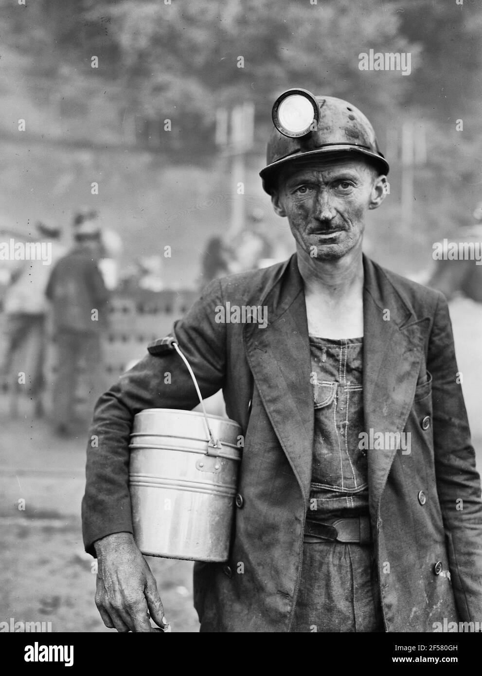 Harry Fain, coal loader. Inland Steel Company, Wheelwright #1 & 2 Mines, Wheelwright, Floyd County, Kentucky, 1946 Stock Photo