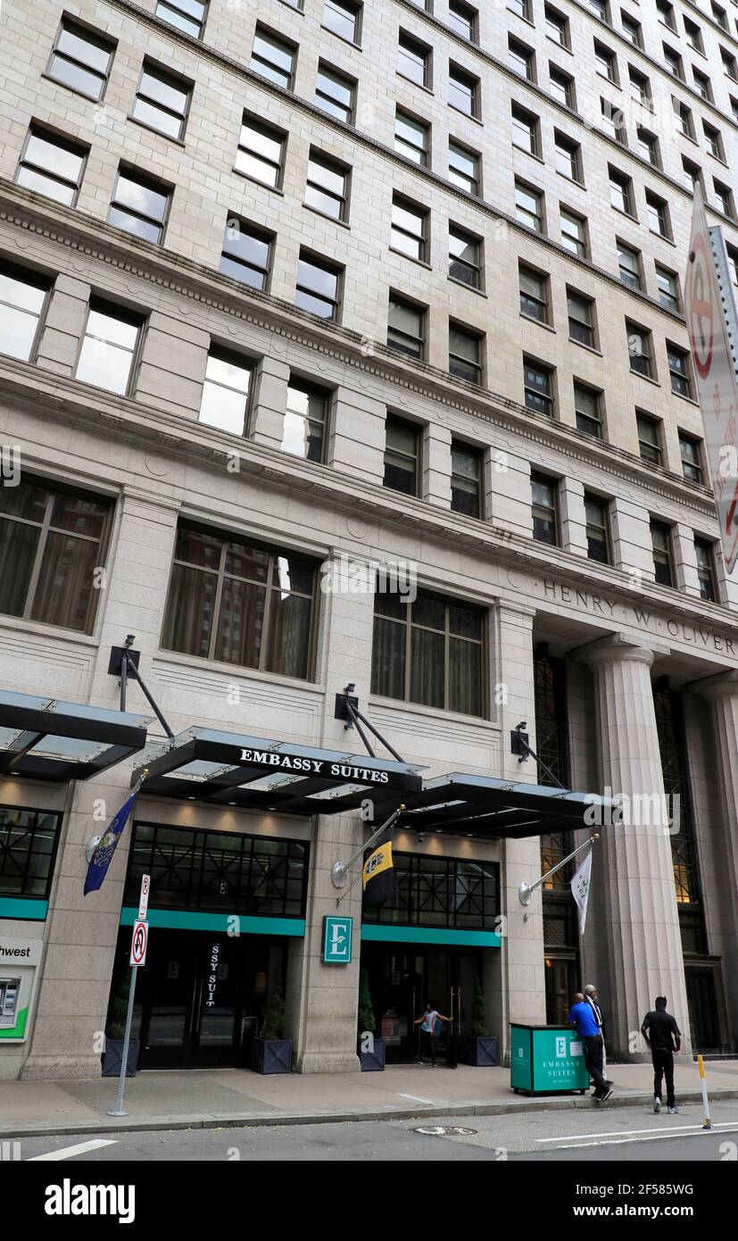 Exterior view of Oliver Building / Embassy Suites by Hilton Pittsburgh