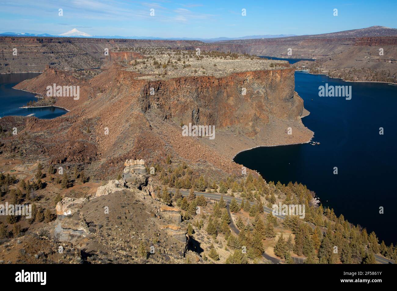 Lake Billy Chinook along TamaLau Trail, Cove Palisades State Park