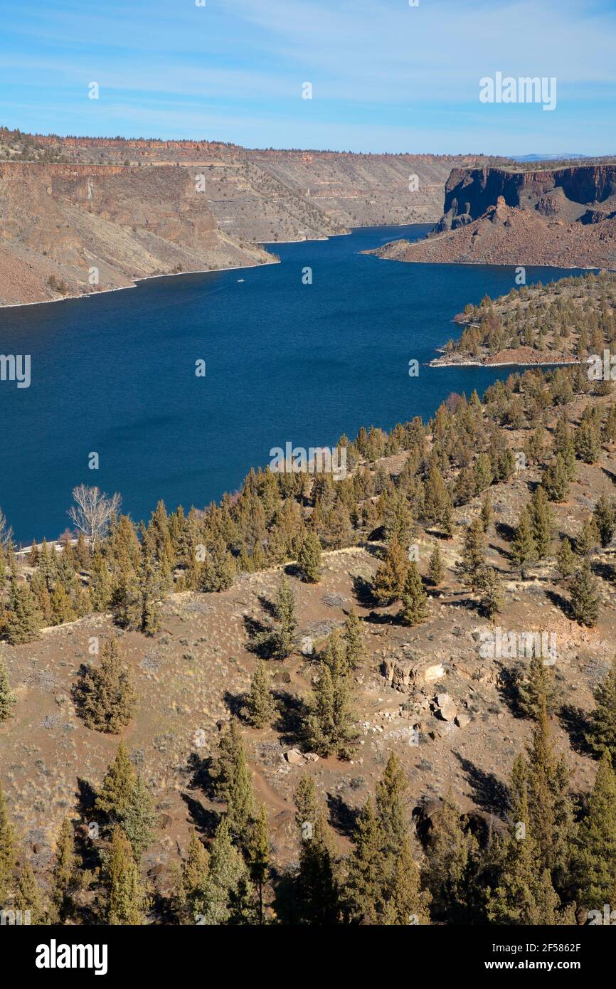 Lake Billy Chinook along TamaLau Trail, Cove Palisades State Park, Oregon Stock Photo Alamy