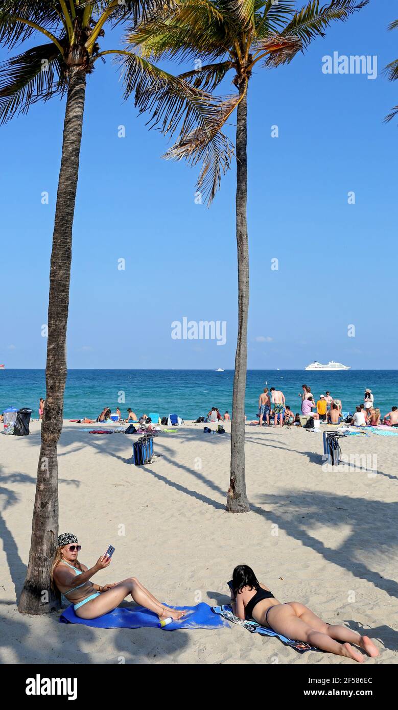 Fort lauderdale spring break hi-res stock photography and images - Alamy