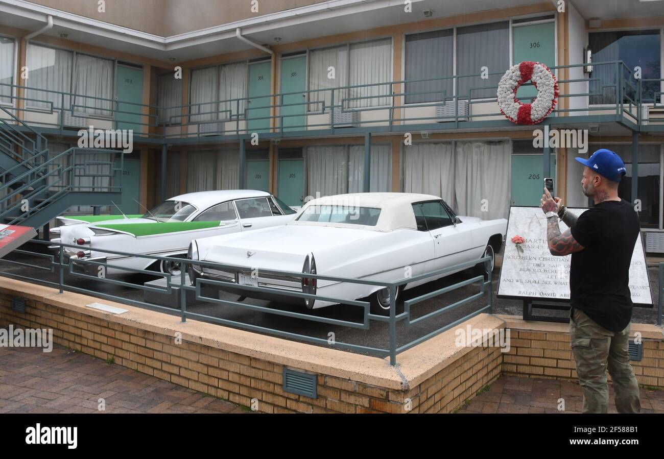 Memphis, Tennessee, USA. 17th Mar, 2021. A wreath marks the spot where