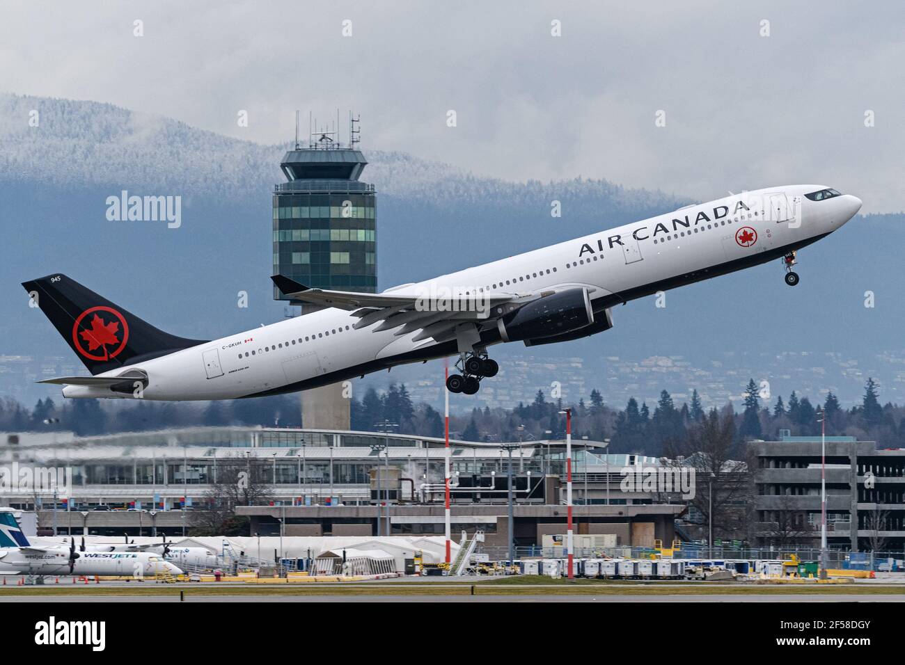 Richmond, British Columbia, Canada. 20th Feb, 2021. An Air Canada Airbus A330-300 jet (C-GKUH) departs from Vancouver International Airport, Richmond, B.C. on Saturday, February 20, 2021. THE CANADIAN PRESS IMAGES/Bayne Stanley Credit: Bayne Stanley/ZUMA Wire/Alamy Live News Stock Photo