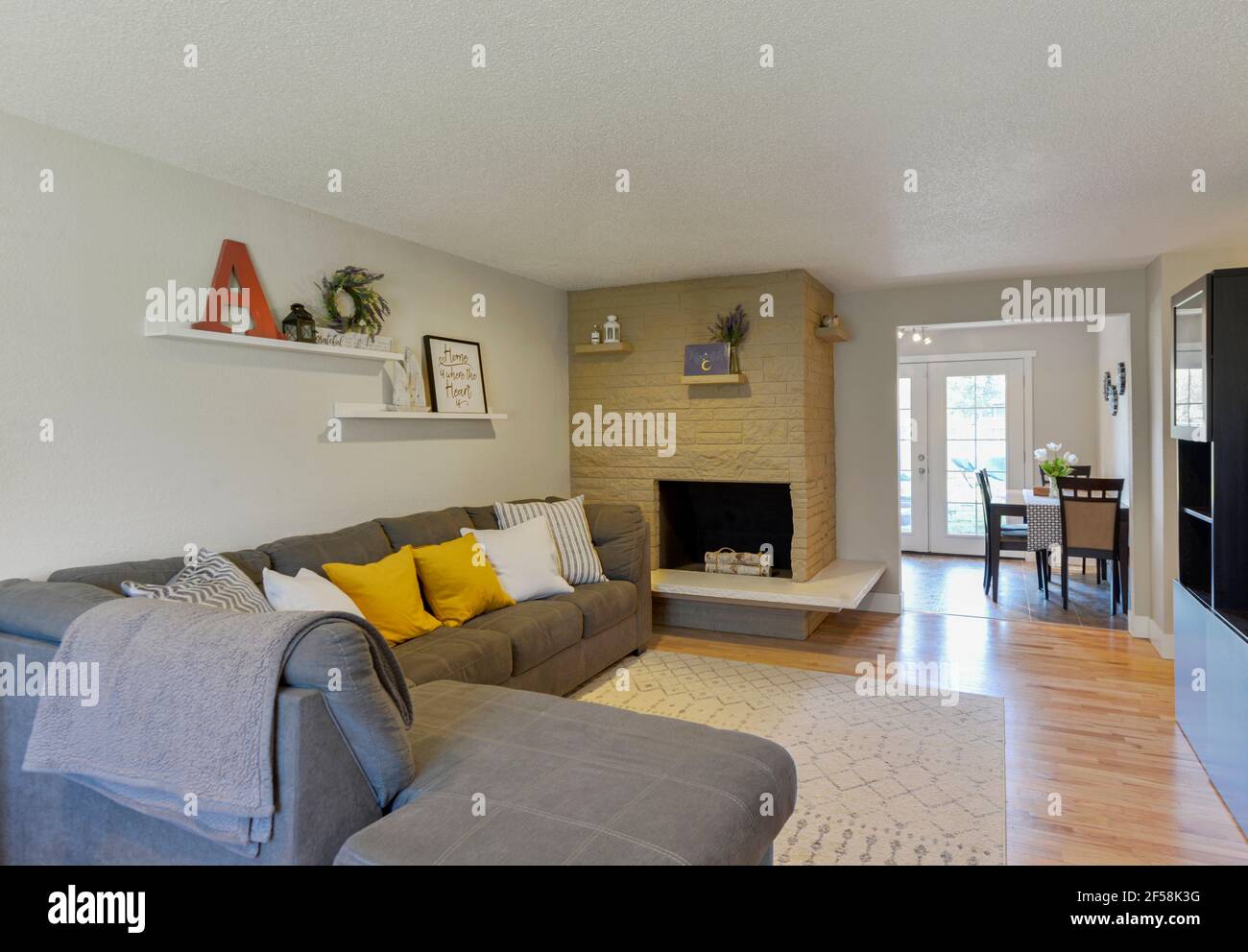 Modern residential living room and dining room interior Stock Photo - Alamy