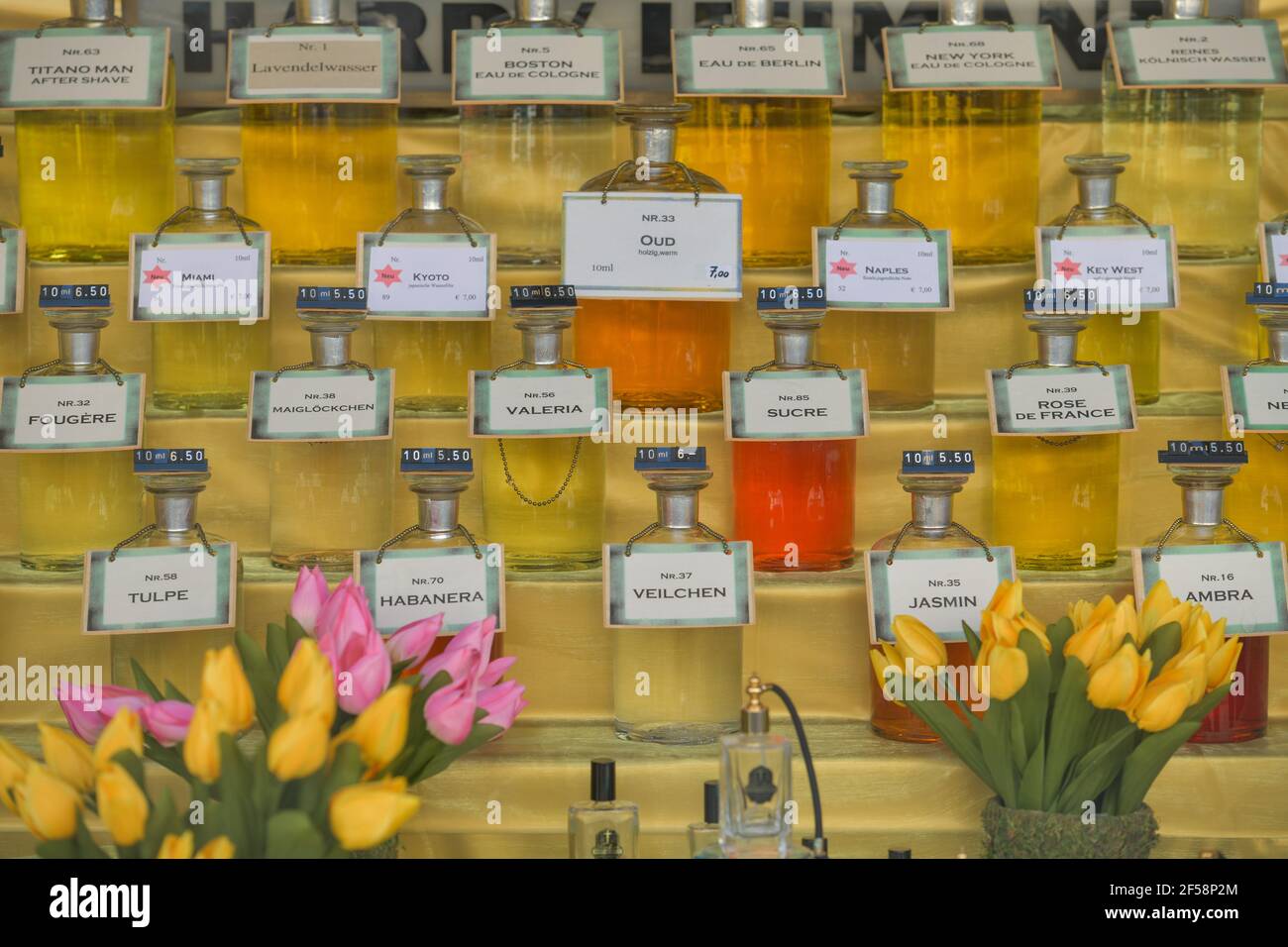 Parfum, Schaufenster, Kantstraße, Charlottenburg, Berlin, Deutschland Stock Photo