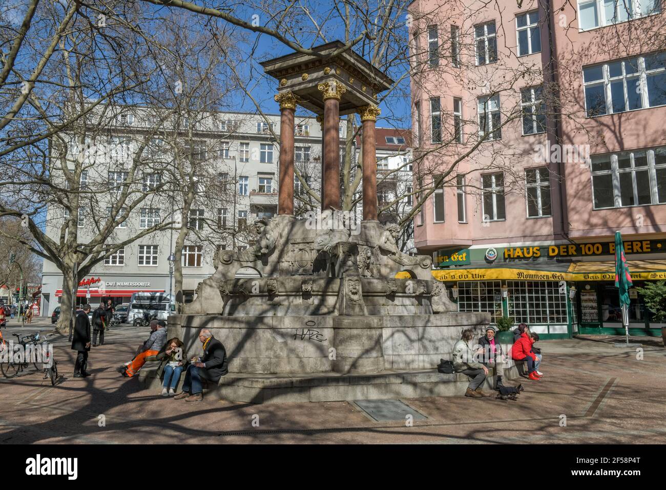 Sankt-Georg-Brunnen, Hindemithplatz, Wilmersdorfer Straße, Charlottenburg, Berlin, Deutschland Stock Photo