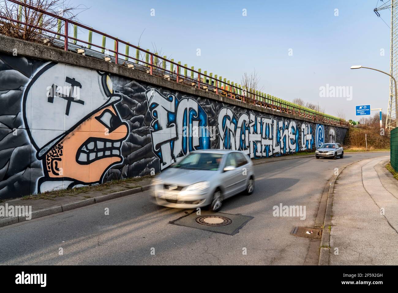 Large-format mural, graffiti, of the Schalke fan scene, below the A42 motorway, Gelsenkirchen-Schalke exit, Ruhrpott Romantik, Gelsenkirchen, NRW, Ger Stock Photo