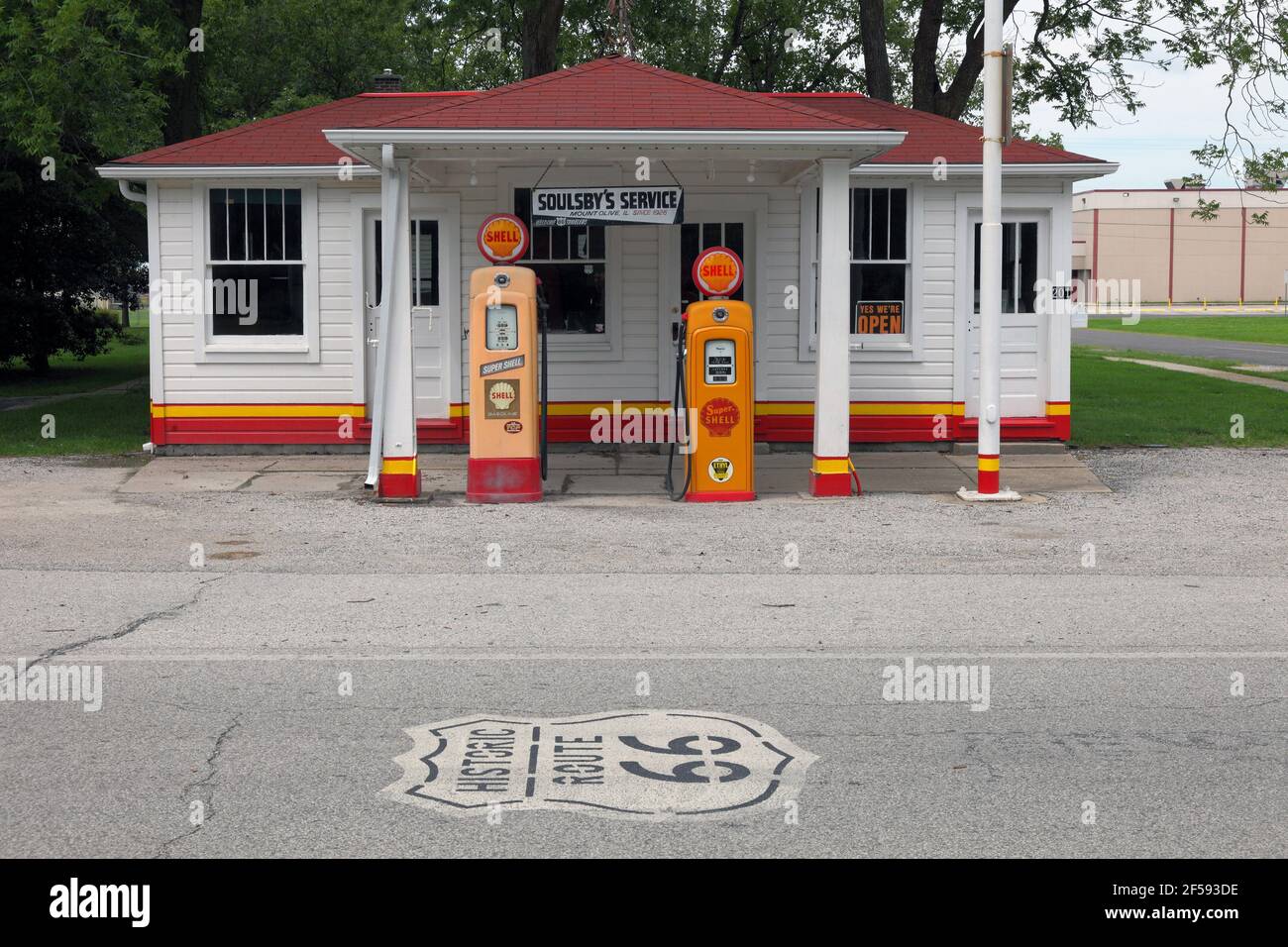 geography / travel, USA, Illinois, Mt. Olive, Soulsby Shell Station (1926), Route 6, Additional-Rights-Clearance-Info-Not-Available Stock Photo