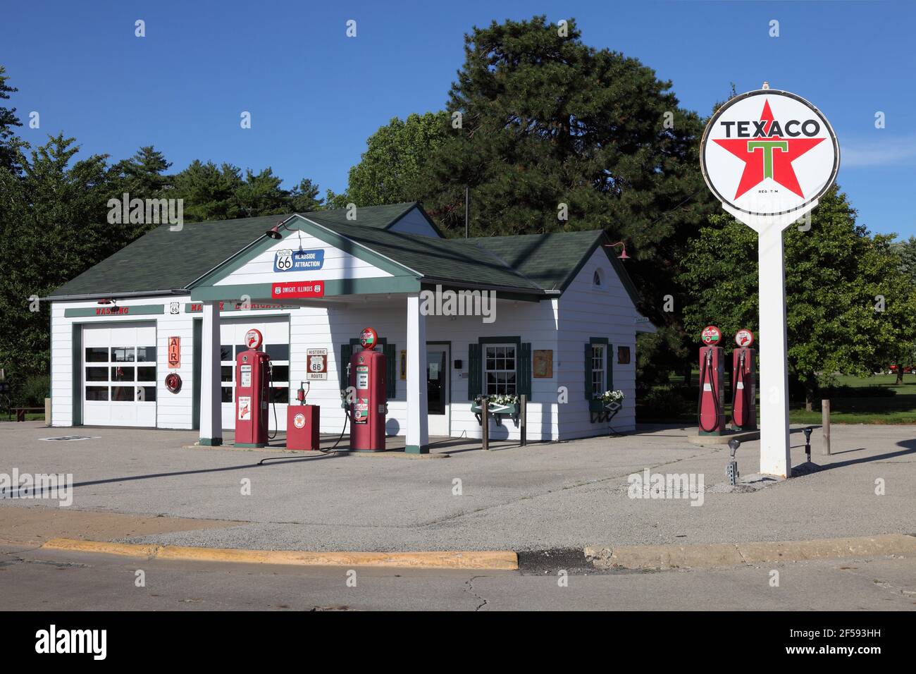 geography / travel, USA, Illinois, Dwight, Texaco Gas Station (1933), Route 6, Additional-Rights-Clearance-Info-Not-Available Stock Photo