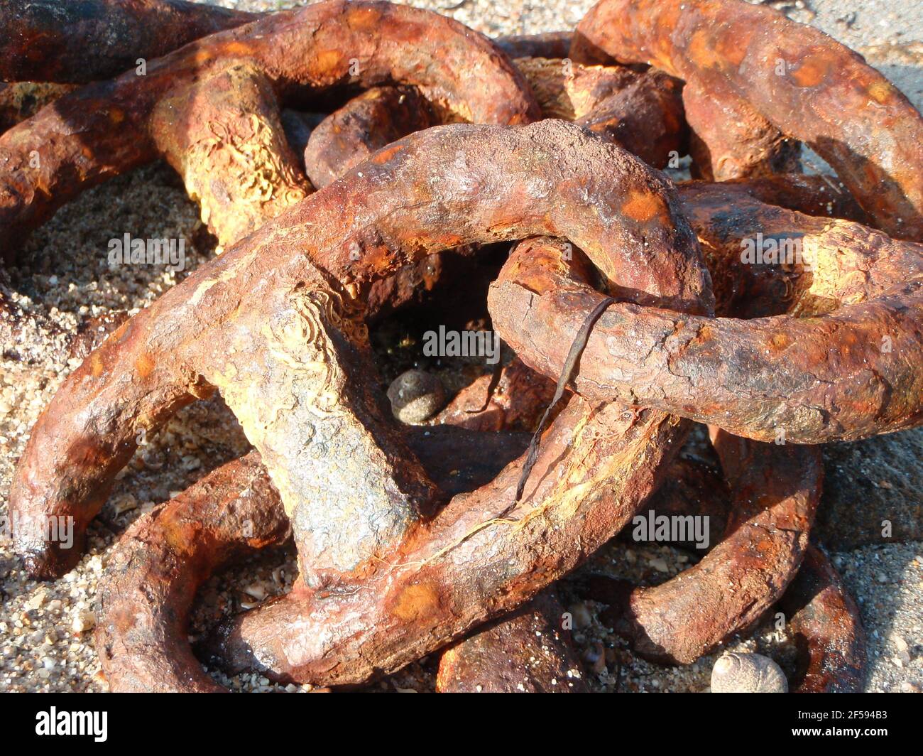 Rusty large chain links Stock Photo Alamy