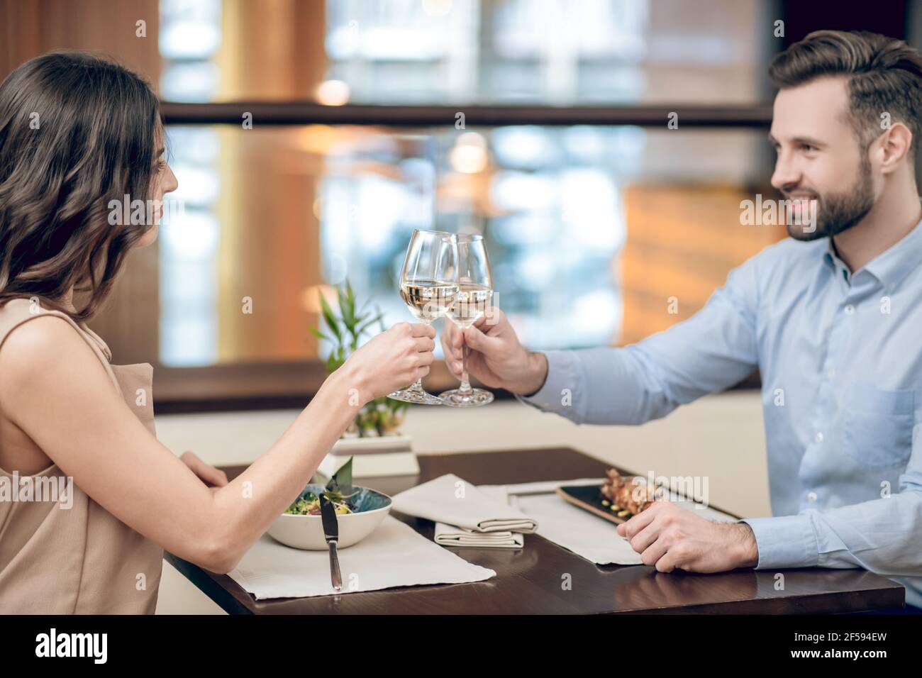 Man woman dinner hi-res stock photography and images - Alamy