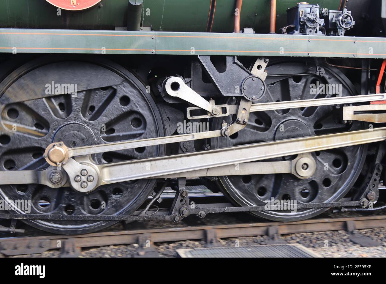 rain Wheels, Piston Rods, links, Rail Track, Green paintwork, square on