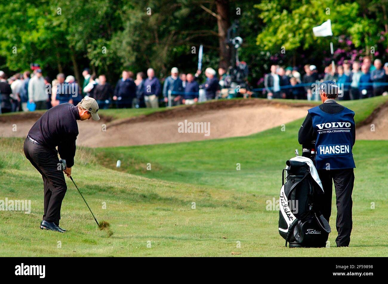 VOLVO PGA CHAMPIONSHIP AT WENTWORTH 25/5/2002 HANSEN 2ND TO THE 11TH PICTURE DAVID ASHDOWN.GOLF Stock Photo