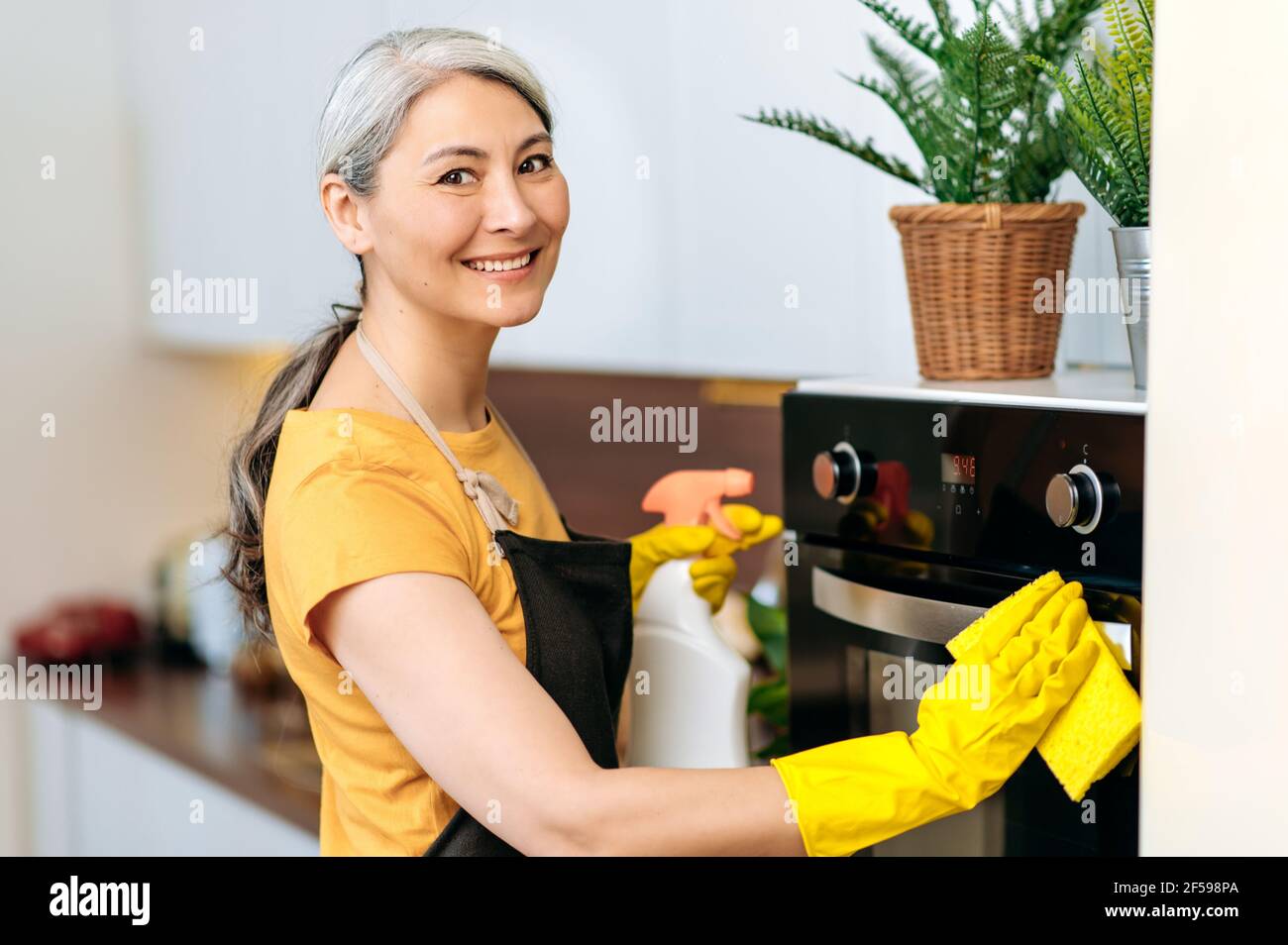 Asian lady cleaning her house hi-res stock photography and images - Alamy