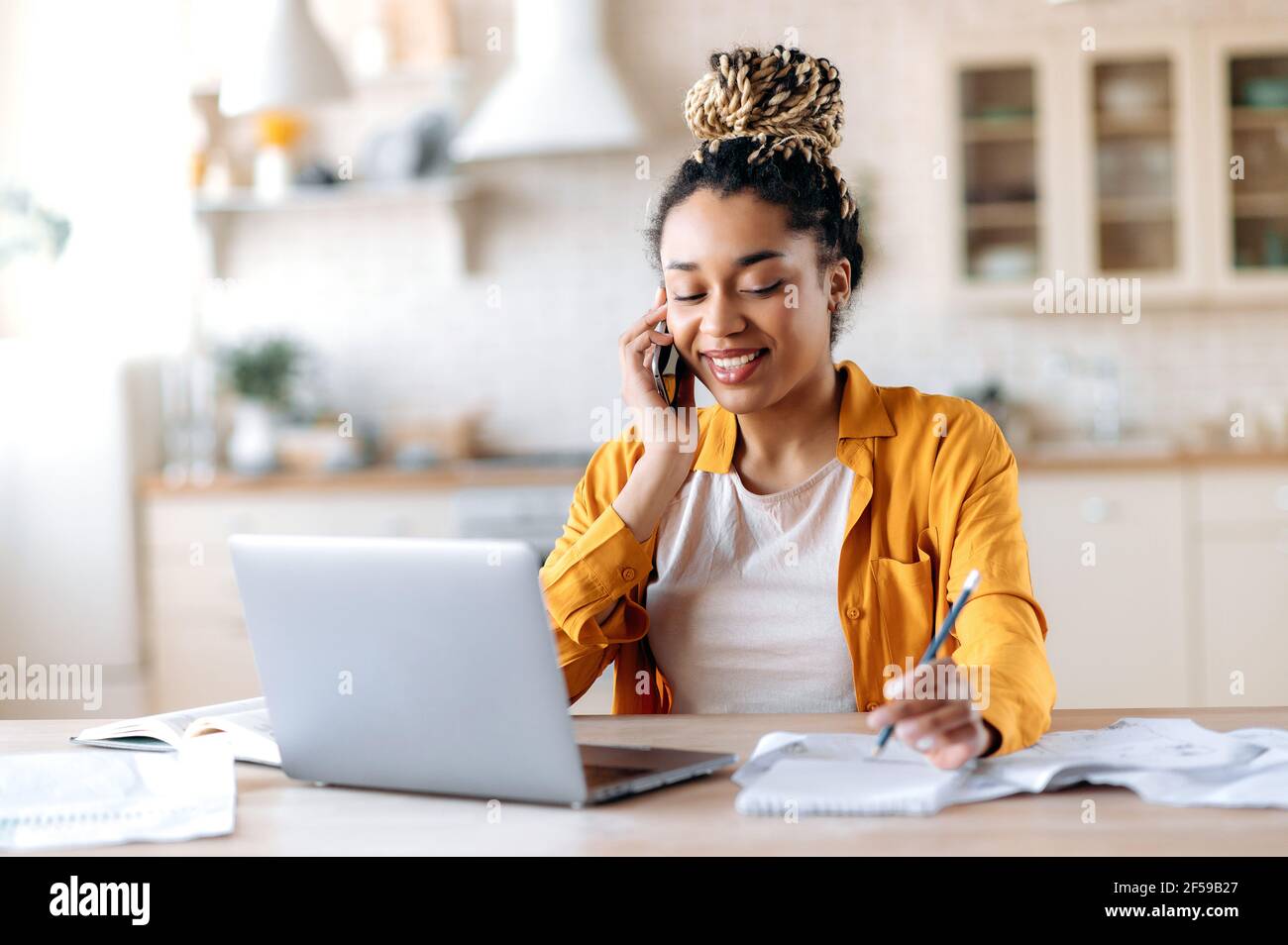 African american business woman smiling hi-res stock photography and ...