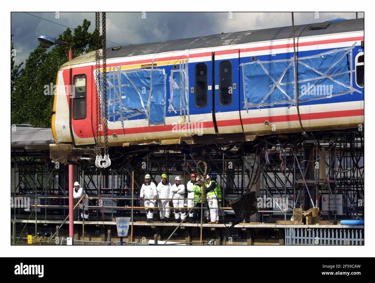 Potters Bar Train Crash....pic David Sandison 14/5/2002 Stock Photo Alamy
