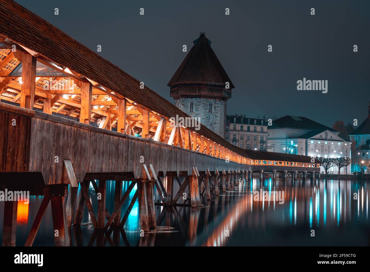 luzern-kapellbr-cke-am-vierwaldst-ttersee-bei-nacht-luzern