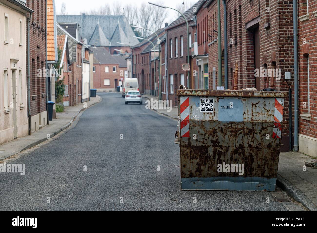 25 March 2021, North Rhine-Westphalia, Keyenberg: A container with old furniture stands in the village of Keyenberg, which is to make way for the Garzweiler open-cast lignite mine.      (to dpa 'Lignite decision: government wants new jobs') Photo: Henning Kaiser/dpa Stock Photo