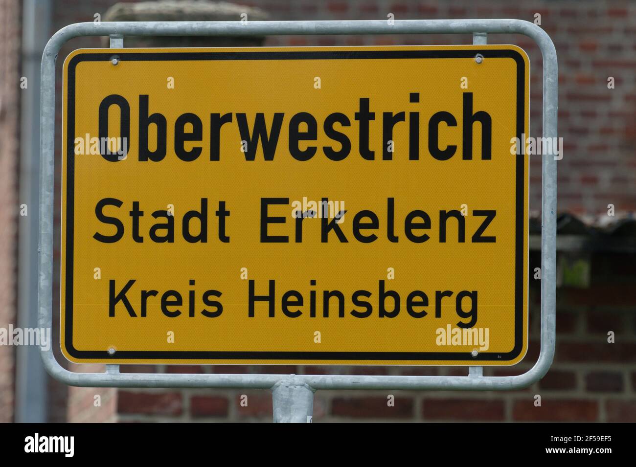 25 March 2021, North Rhine-Westphalia, Erkelenz: The place-name sign of the village of Oberwestrich, which belongs to the town of Erkelenz. The village is to make way for the Garzweiler opencast lignite mine.      (to dpa 'Lignite decision: government wants new jobs') Photo: Henning Kaiser/dpa Stock Photo