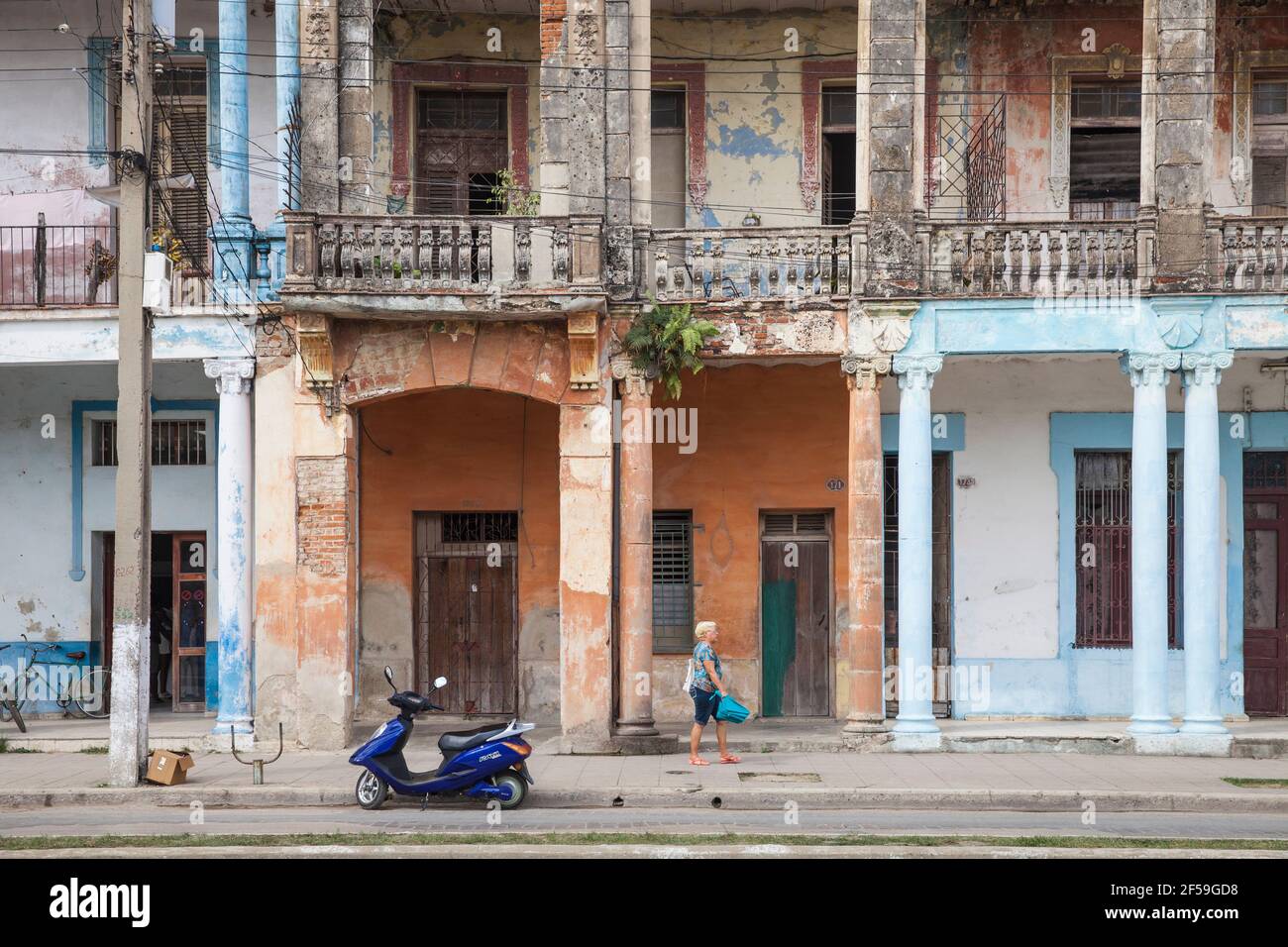 Cuba, Camaguey, Camaguey Province, Street scene, Avenue de los Martires Stock Photo