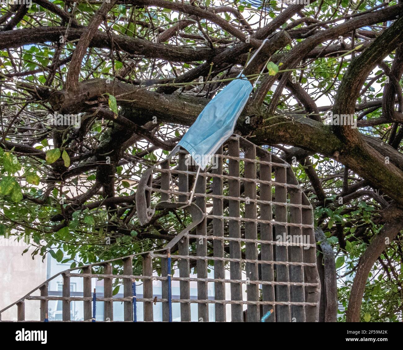 Carlini Metal sculptures on Gleim Oase, small community meeting place