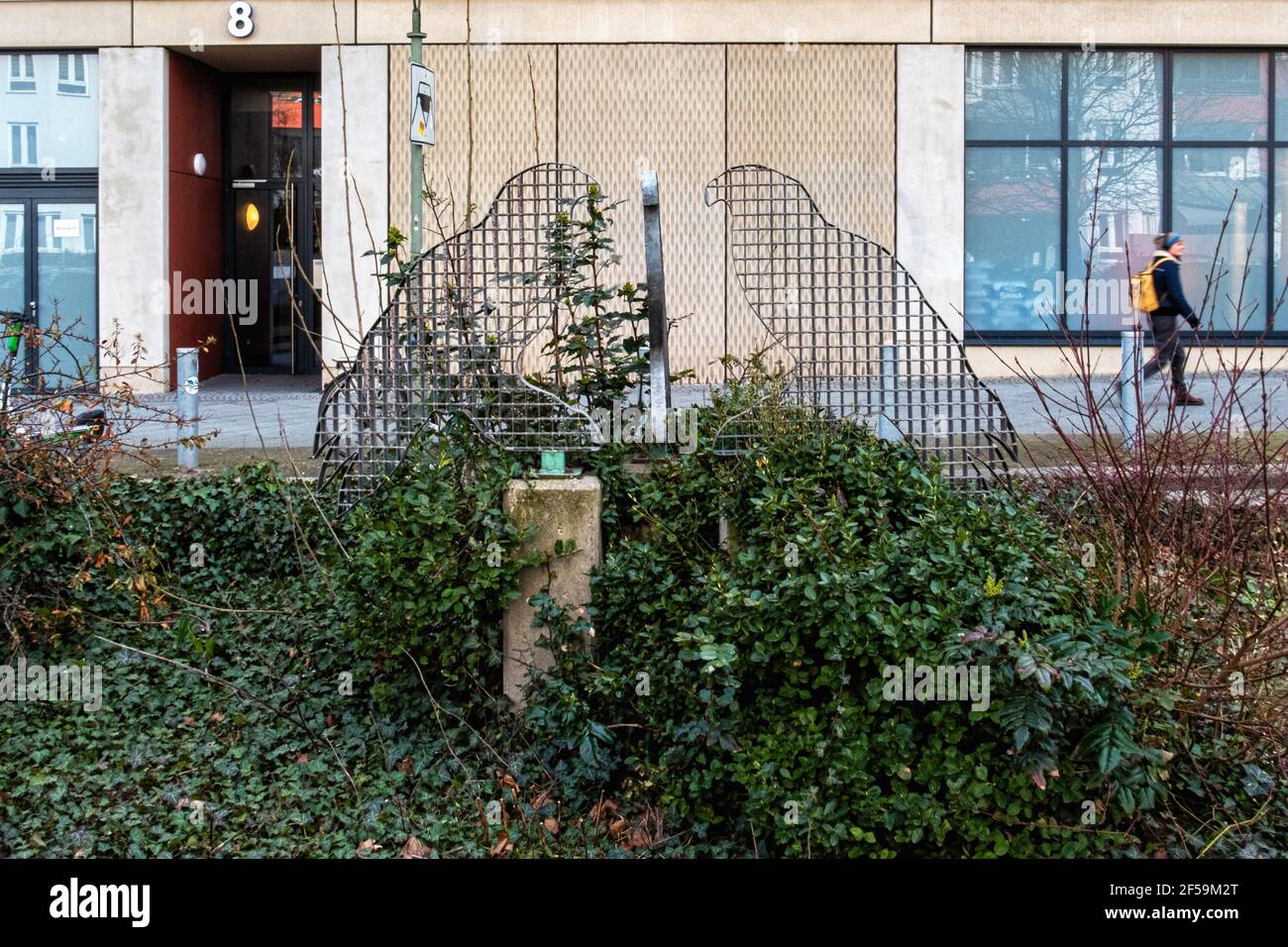 Carlini Metal sculptures on Gleim Oase, small community meeting place