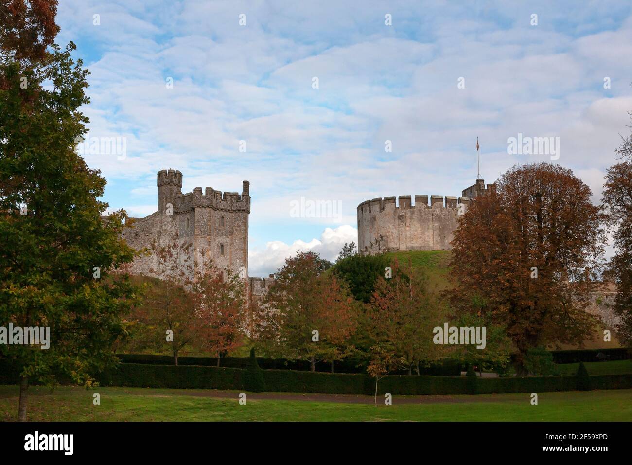 The original Norman motte, surmounted by the 12th century shell keep, and on the left, the 13th century Bevis Tower: Arundel Castle, Sussex, England Stock Photo