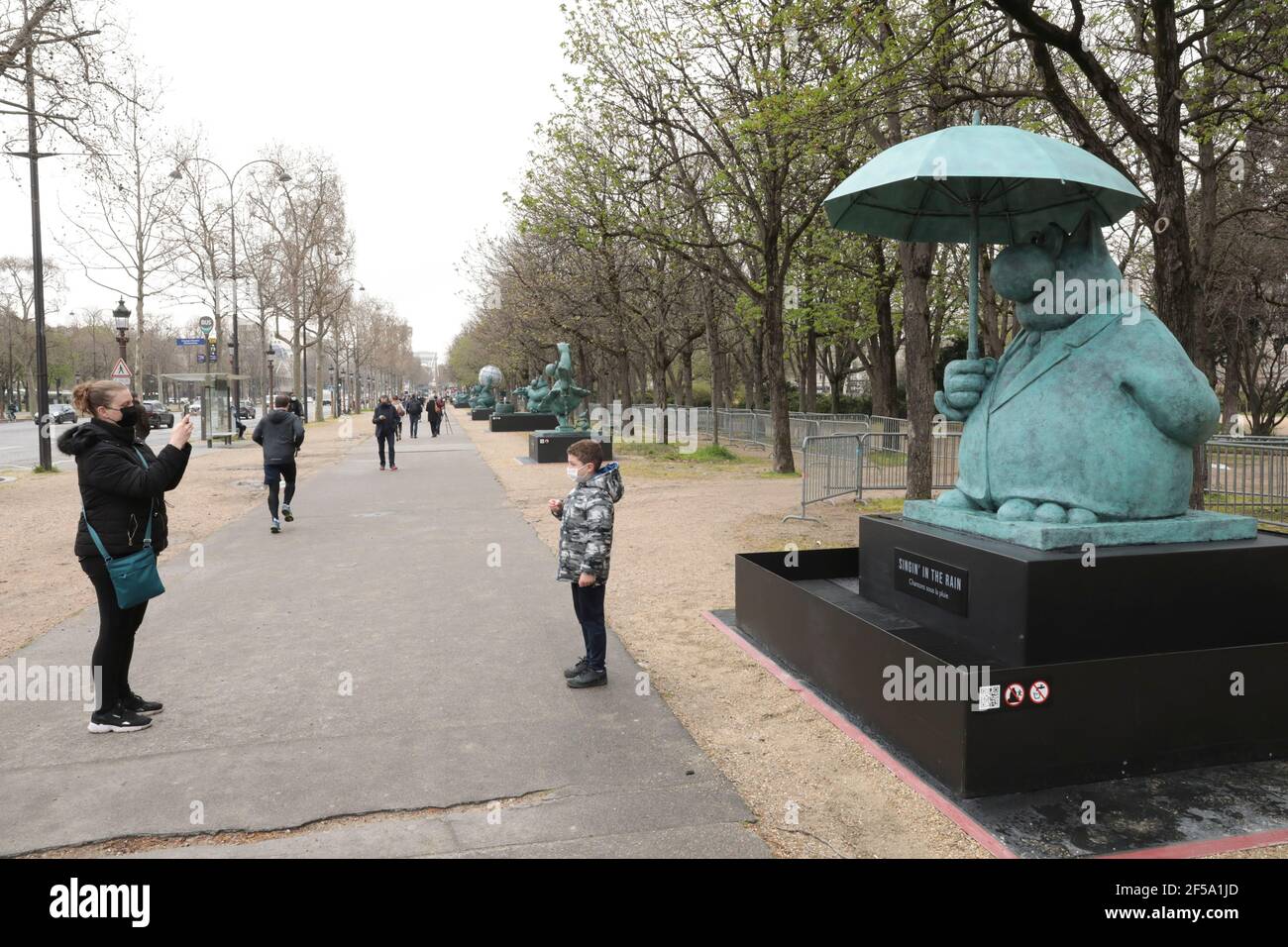 LE CHAT BY PHILIPPE GELUCK TWENTY SCULPTURES ON CHAMPS ELYSEES, PARIS Stock Photo
