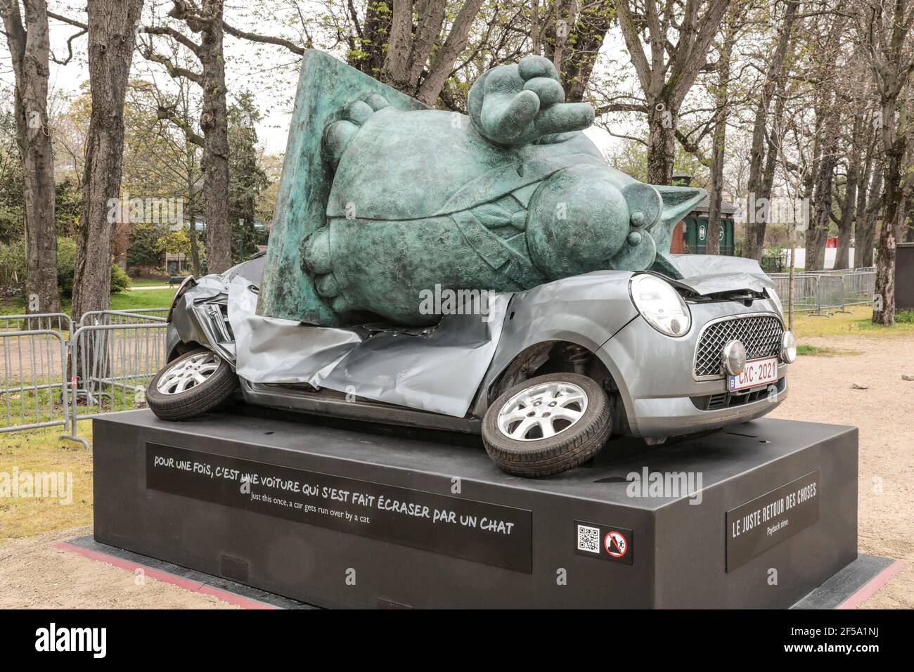 LE CHAT BY PHILIPPE GELUCK TWENTY SCULPTURES ON CHAMPS ELYSEES, PARIS Stock  Photo - Alamy