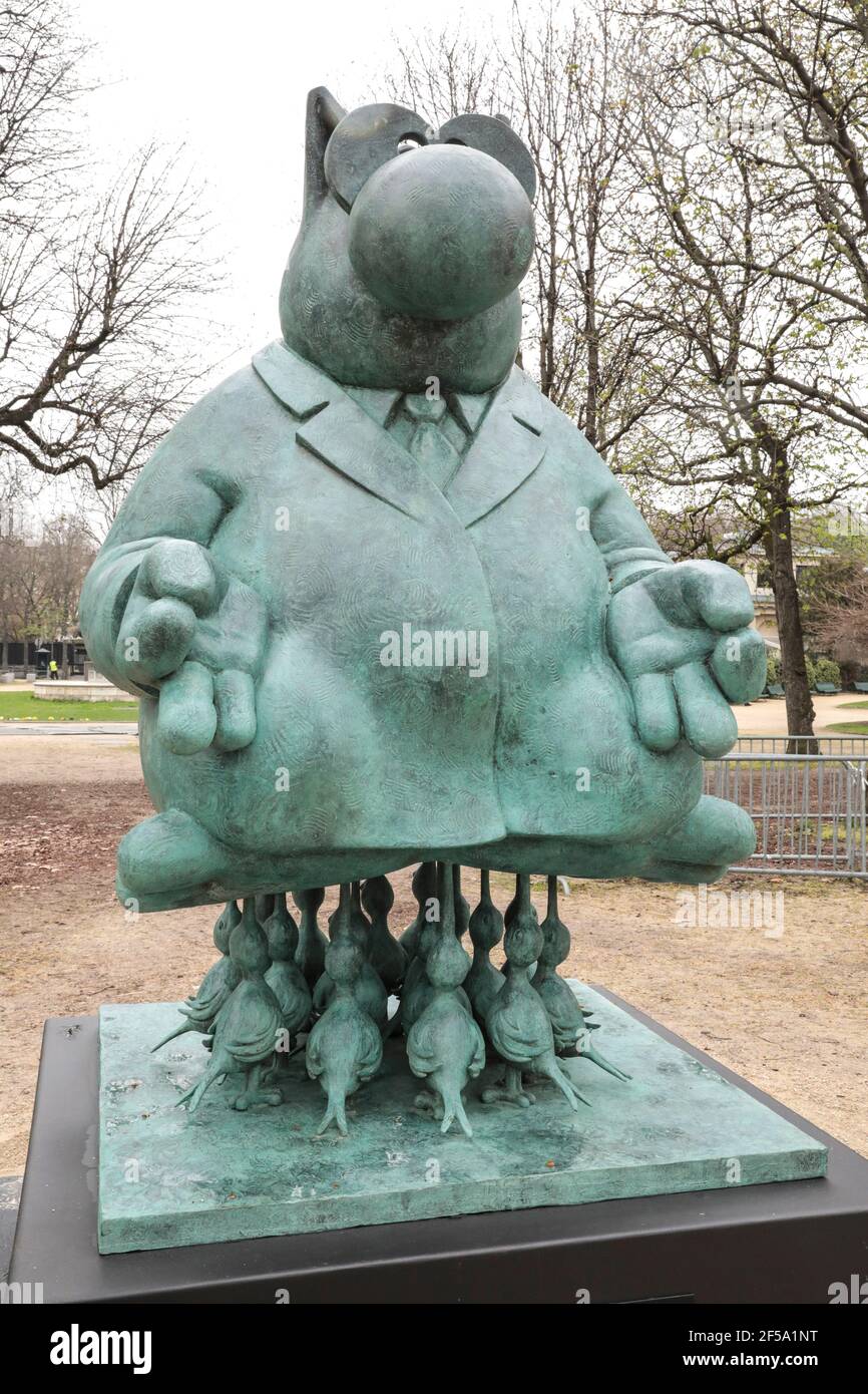 LE CHAT BY PHILIPPE GELUCK TWENTY SCULPTURES ON CHAMPS ELYSEES, PARIS Stock Photo