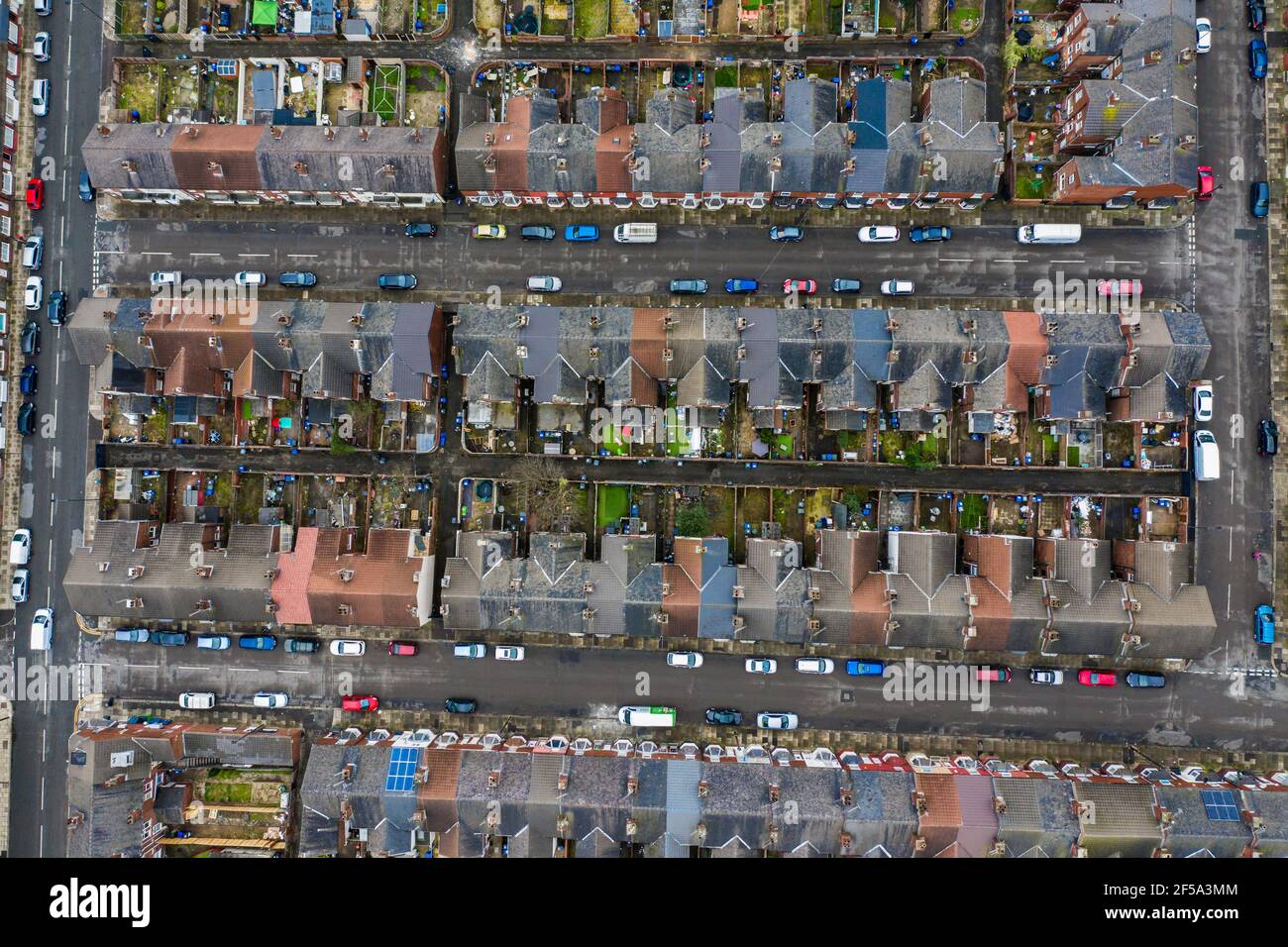 Rows Of Terraced Houses In A Tight Knit Community In The North Of England Uk Stock Photo Alamy