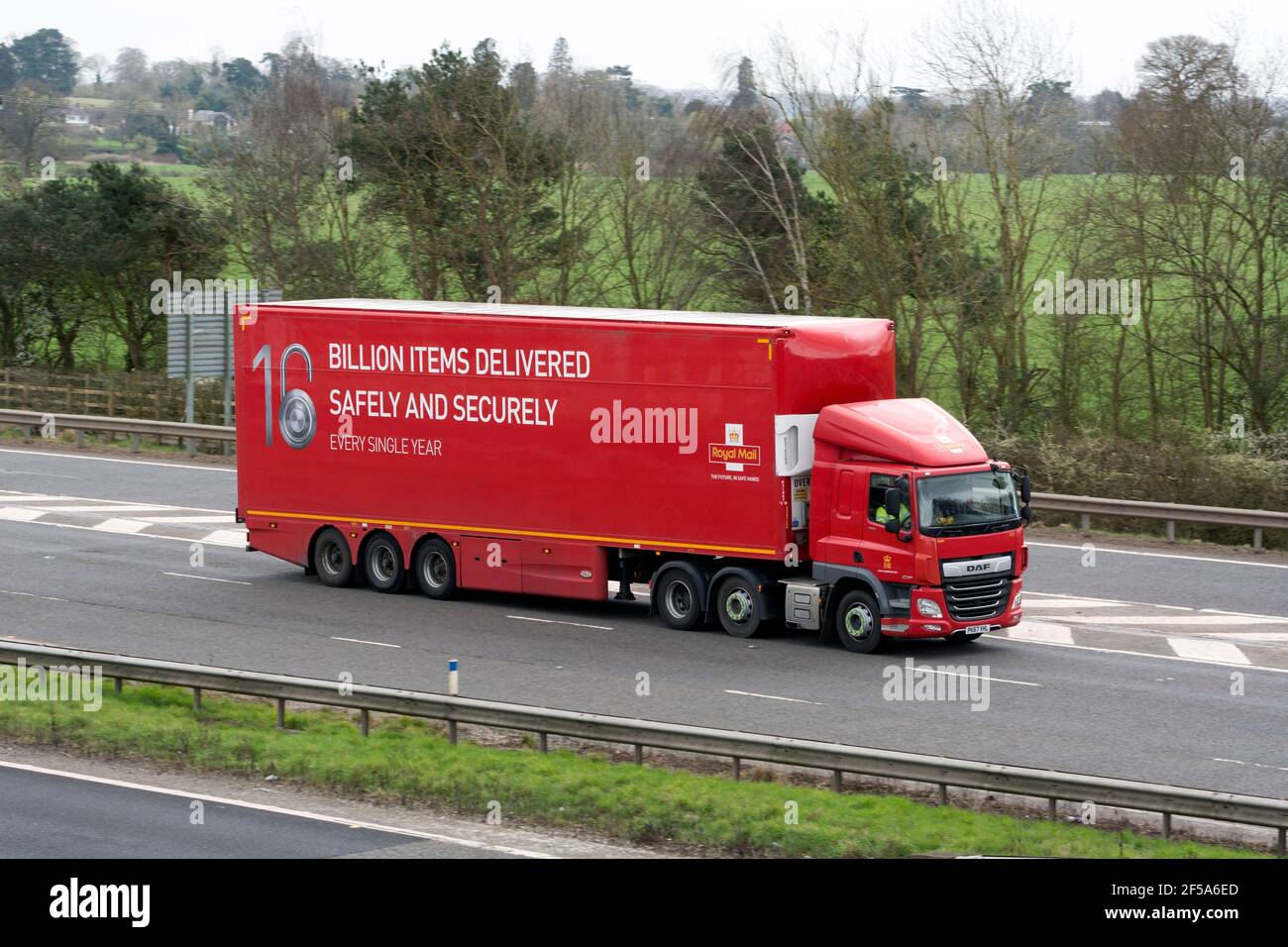 A Royal Mail lorry on the M40 motorway, Warwick, UK Stock Photo