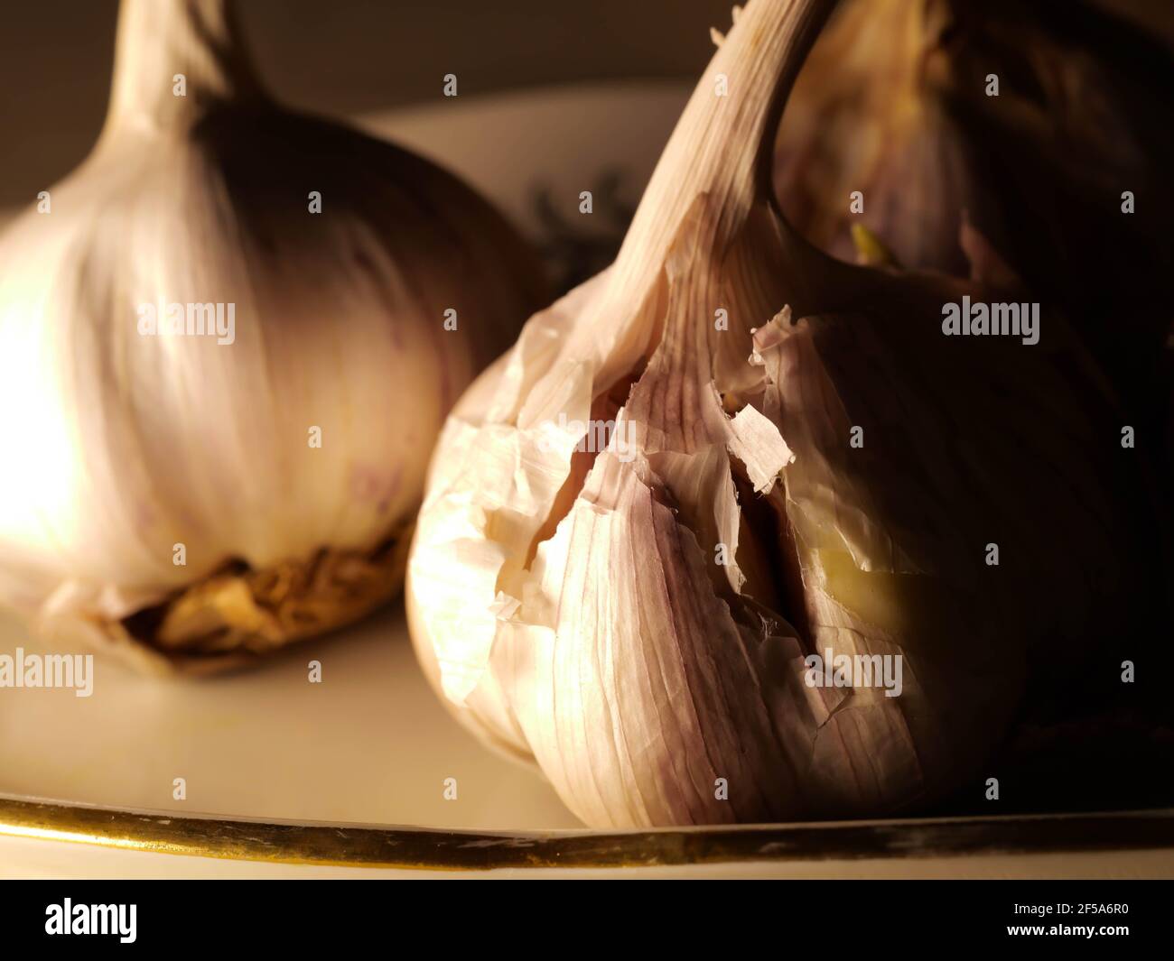 garlic. cloves of garlic. peeled garlic cloves Stock Photo Alamy